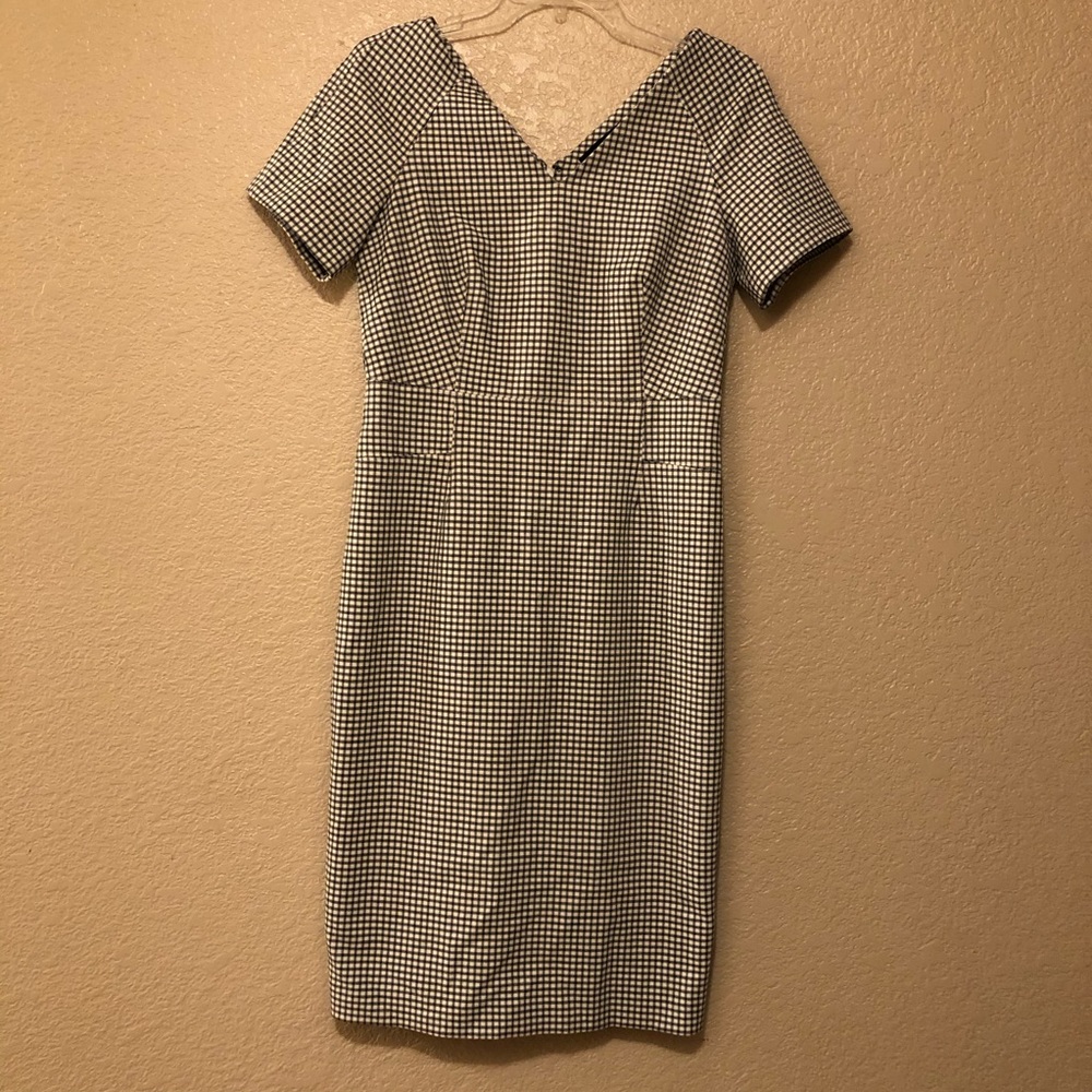 Banana Republic Bi-Stretch V-neck Dress Size 6